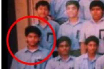 இந்த புகைப்படத்தில் இருக்கும் தமிழ் சினிமாவின் முன்னணி நடிகர் யார் என்று தெரிகிறதா..