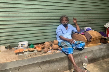 38 வருடங்கள் யாருடைய உதவியுமின்றி தன் திறமையின் மூலம் வாழ்க்கையை நடாத்தும் நபர்! சுவாரஸ்ய கதை