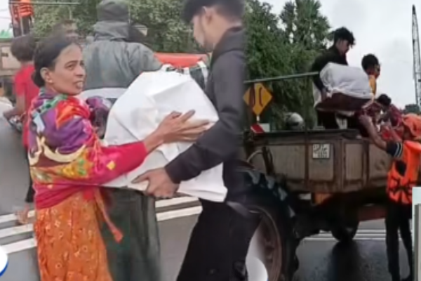 உயிரிழந்த சிசுவை அடக்கம் செய்ய முடியாமல் நடுவீதியில் தவித்த குடும்பம் ; சோகதத்தில் மூழ்கிய தமிழ் கிராமம் | Family Struggles To Bury Deceased Infant உயிரிழந்த சிசுவை அடக்கம் செய்ய முடியாமல் நடுவீதியில் தவித்த குடும்பம் ; சோகதத்தில் மூழ்கிய தமிழ் கிராமம் | Family Struggles To Bury Deceased Infant