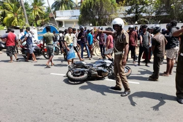 மட்டக்களப்பில் இன்று மாலை கோர விபத்து -இரண்டு இளைஞர்கள் சம்பவ இடத்தில் பலி (படங்கள்)