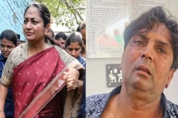 டெல்லி முதல்வரின் கன்னத்தில் அறைந்த நபர் - குறைதீர்ப்பு முகாமில் அதிர்ச்சி சம்பவம்