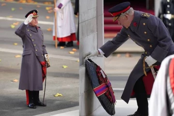 மௌன அஞ்சலியின்போது உணர்ச்சிவசப்பட்ட மன்னர் சார்லஸ்