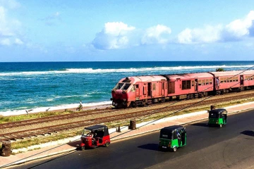 ஒரே ரயில் மோதி இரு இடங்களில் இருவர் உயிரிழப்பு