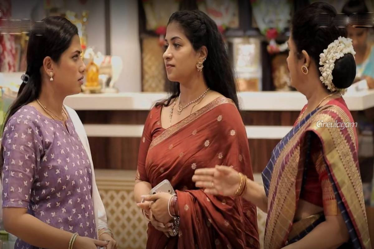 சோழன் குடும்பத்தை அந்த விஷயம் வைத்து அசிங்கப்படுத்தும் மனோகர், நிலா... அய்யனார் துணை | Ayyanar Thunai Serial June 17 Episode சோழன் குடும்பத்தை அந்த விஷயம் வைத்து அசிங்கப்படுத்தும் மனோகர், நிலா... அய்யனார் துணை | Ayyanar Thunai Serial June 17 Episode