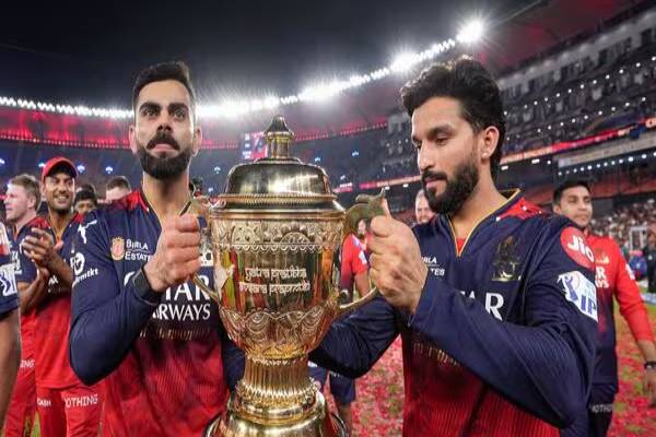 விலை போகிறதா RCB..! களத்தில் குதித்த அமெரிக்க கோடீஸ்வரர் | An American Has Offered To Buy The Rcb Team விலை போகிறதா RCB..! களத்தில் குதித்த அமெரிக்க கோடீஸ்வரர் | An American Has Offered To Buy The Rcb Team