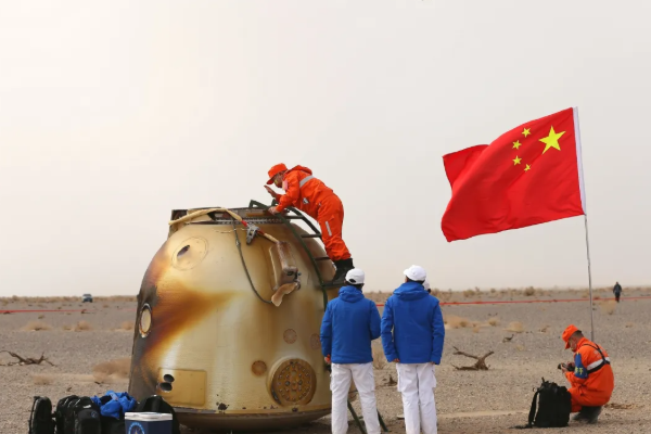 குப்பை காரணமாக சீன விண்வெளி வீரர்கள் பூமிக்கு வருவதில் தாமதம்! | Chinese Astronauts Return Earth Delayed Garbage குப்பை காரணமாக சீன விண்வெளி வீரர்கள் பூமிக்கு வருவதில் தாமதம்! | Chinese Astronauts Return Earth Delayed Garbage