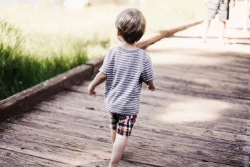 நியூயார்க்கில் 29-வது மாடியில் இருந்து விழுந்த 3 வயது சிறுவன் மரணம்., பொலிஸ் விசாரணை