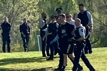 அவுஸ்திரேலிய பல்கலைக்கழகத்தில் இளைஞர் வெறிச்செயல்: 2 மாணவிகள் உள்பட 3 பேருக்கு கத்திக்குத்து