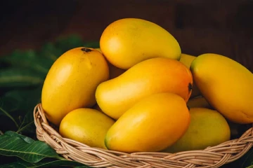 யாழில் 2,50,000 ரூபாவிற்கு மாம்பழத்தை கொள்வனவு செய்த பெண்