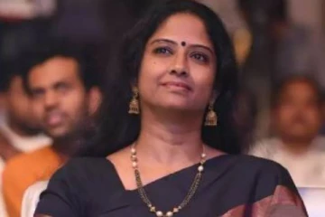 காலா பட புகழ் நடிகை ஈஸ்வரியின் கணவர் இவர்தானா?- இத்தனை படங்கள் இயக்கியுள்ளாரா?