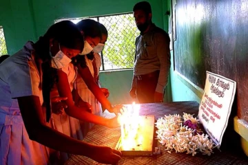 கிண்ணியா படகு விபத்தில் உயிரிழந்தவர்களுக்கு பாடசாலையில் அஞ்சலி (Photos)