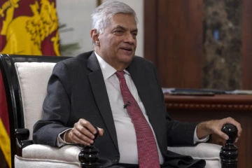 எவரும் நாட்டை விட்டு வெளியேற வேண்டாம்: ரணில் விக்ரமசிங்க