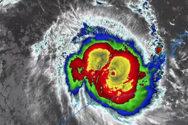அவுஸ்திரேலியாவை பெரும் சூறாவளி தாக்கும் ஆபத்து! | Australia Category 5 Of A Major Hurricane