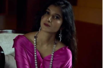 துப்பாக்கி விஜய்யின் தங்கச்சியா இது? கிளாமர் லுக்கில் ஆடையாளமே தெரியாமல் இருக்காங்க..