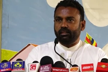 අපේ මන්ත්‍රීවරු පාවිච්චි කරන්නේ.. කුලියට ගත්ත වාහන මම පාවිච්චි කරන්නෙත් සමන්ත මන්ත්‍රීවරයාගේ වාහනේ - හැම රුපියලක්ම ආරක්ෂා කරන බව කියන අසිත [VIDEO]