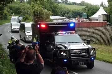 மரபை மீறிய அமெரிக்க அதிபர்... கண்டுகொள்ளாத ராஜ குடும்பம்: புன்னகையை மட்டுமே வெளிக்காட்டிய மகாராணியார்