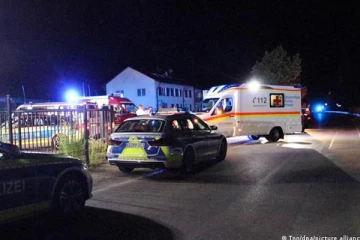 ஜேர்மனியில் வீடு வீடாகக் கதவைத் தட்டி புகலிடக்கோரிக்கையாளர்களை கத்தியால் குத்திய நபர்...