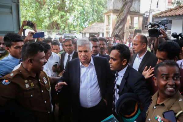 தனது கைது தொடர்பில் அலட்டிக்கொள்ளாத ரணில் ! | No Petition Filed Ranil Challenging His Arrest தனது கைது தொடர்பில் அலட்டிக்கொள்ளாத ரணில் ! | No Petition Filed Ranil Challenging His Arrest