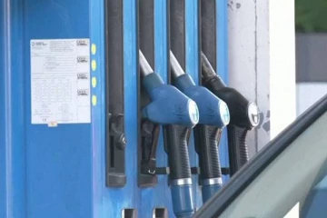 முகக்கவசம் அணியச்சொன்ன பெற்றோல் பங்க் ஊழியர் சுட்டுக்கொலை