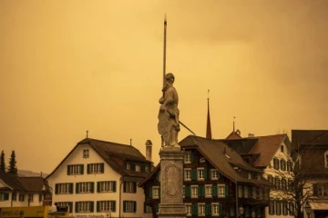 சுவிஸில் ஆரஞ்சு நிறமாக மாறிய வானம்! 3-வது முறையாக நடந்த சம்பவம்