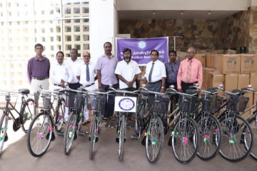 யாழ் போதனா வைத்தியசாலை சுகாதார பணியாளர்களுக்கு 10 துவிச்சக்கர வண்டிகள் கையளிப்பு