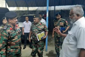 அமைச்சர் டக்ளஸ் மற்றும் யாழ்.மாவட்ட படைகளின் கட்டளைத் தளபதிக்கு இடையில் சந்திப்பு(Photos)