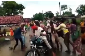 நடுரோட்டில்... பெண்ணின் ஆடையை கிழித்து நிர்வாணப்படுத்திய கொடூரம்! நடந்தது என்ன?