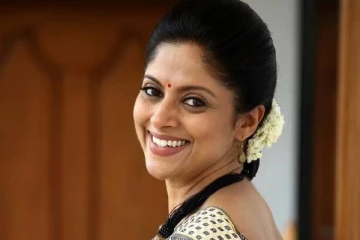 சுத்தமாக மேக்கப் இல்லாமல் நடிகை நதியா எப்படி உள்ளார் பாருங்க- லேட்டஸ்ட் க்ளிக்