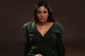 சட்டை பட்டனை கழட்டி நடிகை சாந்தினி எடுத்த கிளாமர் போட்டோ ஷுட்