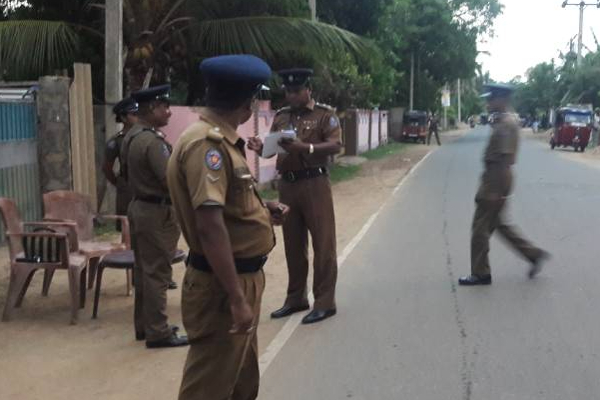 யாழில் இரண்டு பொலிஸ் அதிகாரிகளின் இழிவான செயல்! | Alcohol Addiction Of Two Police Officers In Jaffna