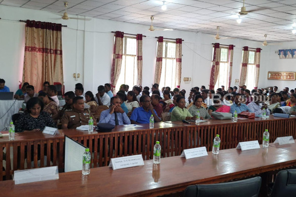 யாழில் வாய்த்தர்க்கத்தின் பின் தவிசாளருக்கு கிடைத்த ஆசனம் | Uduvil District Coordinating Committee Meetings