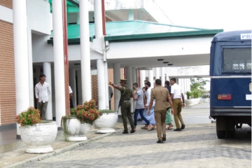 உயிர்த்த ஞாயிறு தாக்குதல் தொடர்பாக கைது செய்யப்பட்டவர்களுக்கு விளக்கமறியல் நீடிப்பு(Photos)