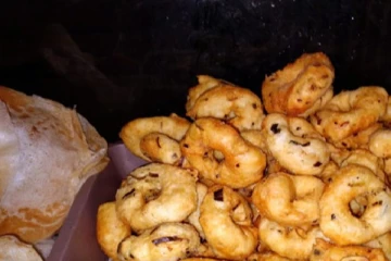 தேனீரை 5 ரூபாவுக்கும் அப்பம் மற்றும் உளுந்து வடை 10 ரூபாவுக்கும் விற்பனை செய்யும் உணவகம்!