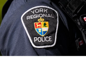 கனடாவில் வங்கிக்கு தீ மூட்டிய சந்தேக நபர்களை தேடி பொலிஸார் வலை விரிப்பு