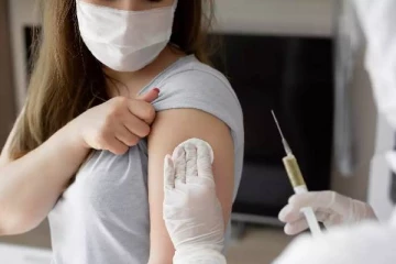 பாலூட்டும் தாய்மார்கள் கொரோனா தடுப்பூசி போடுவதால் ஏற்படும் நன்மைகள்!