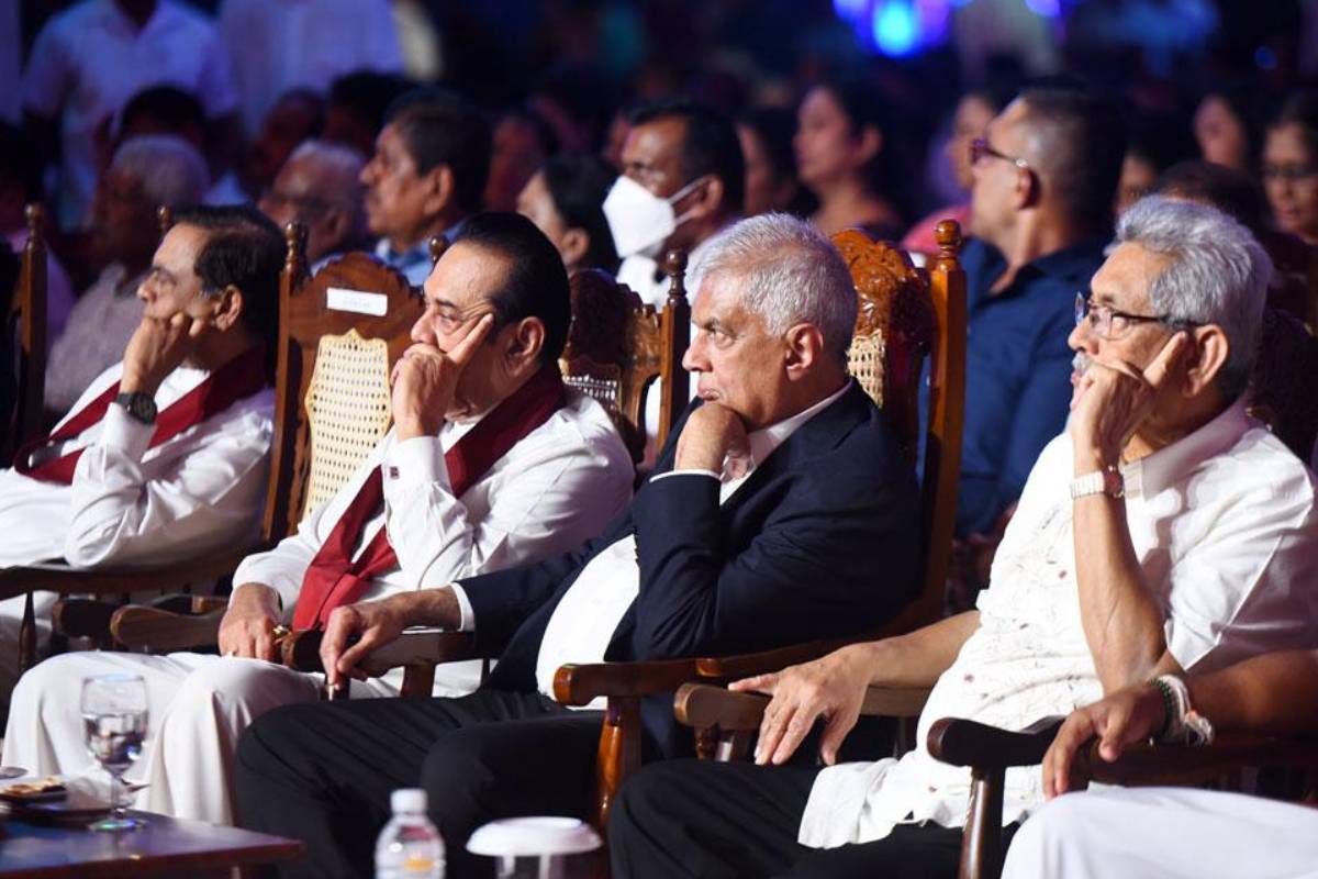 நெருக்கடியில் இலங்கை! மகிந்த - ரணில் மற்றும் கோட்டாபயவை களத்தில் உள்வாங்க அறிவுரை | Sri Lanka Economic Crisis நெருக்கடியில் இலங்கை! மகிந்த - ரணில் மற்றும் கோட்டாபயவை களத்தில் உள்வாங்க அறிவுரை | Sri Lanka Economic Crisis