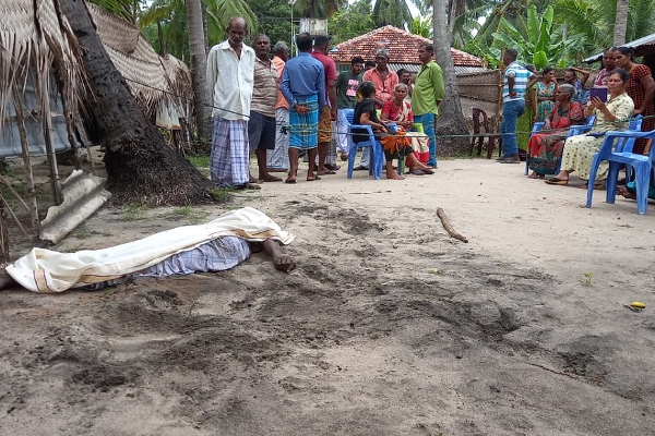 அம்பாறையில் காட்டுயானை தாக்கி பெண் உட்பட இருவர் உயிரிழப்பு | Two Killed In Elephant Attacks In Ampara