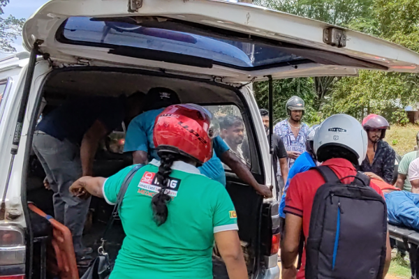 வவுனியாவில் கோர விபத்து மூவர் படுகாயம் | Horrific Accident In Vavuniya Leaves Three Injured