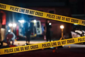 கழிவறையில் குழந்தை பெற்ற இளம்பெண்: செய்த கொடூர செயல்