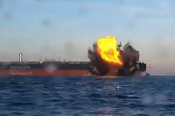 கருங்கடலில் உக்ரைன் கைவரிசை... நெருப்பு கோளமான ரஷ்யாவின் ரகசிய எண்ணெய் கப்பல்கள் | Sea Drones Destroy Putin Tankers