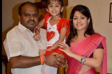 2வது விவாகரத்து! நடிகையை யாருன்னே தெரியாது என கூறிய முன்னாள் முதலமைச்சர்! விமர்சனத்தில் சிக்கல்..