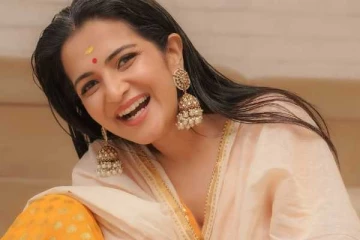 ஓணம் ஸ்பெஷல் லுக்!! 41 வயதான தொகுப்பாளினி டிடி புகைப்படங்கள்..