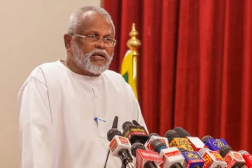 சட்டவிரோத மணல் அகழ்வுக்கு பொலிஸார் ஒத்துழைப்பு: அமைச்சர் டக்ளஸ் எடுத்துள்ள நடவடிக்கை