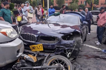 தப்ப முயன்ற திருடர்களை காரால் மோதி பொலிசாரிடம் சிக்க வைத்த வழக்கறிஞர்!