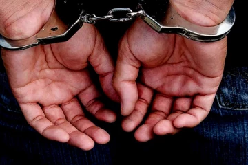 දේව ප්‍රතිමා සොරකම් කර කැළණි ගඟේ පීනා ගිය සොරා.