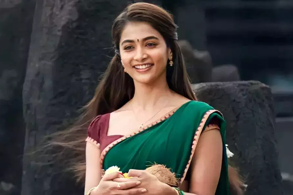 ஆக்ஷன் நாயகியாக மாறும் நடிகை பூஜா ஹெக்டே.. அதுவும் யாருடைய படத்தில் தெரியுமா | Pooja Hegde To Do Action In Movie