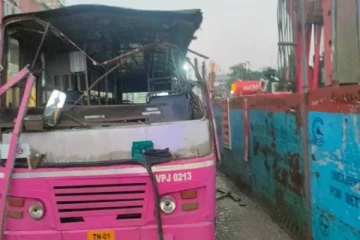 சென்னை மெட்ரோ பணியின் போது அரசு பேருந்து மீது கிரேன் மோதி விபத்து