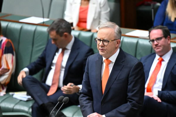 பிரித்தானியாவில் இந்த வருடத்திற்குள் நடைமுறையாகவுள்ள புதிய சட்டம் | Britain Plans Social Media Ban Children Under 16