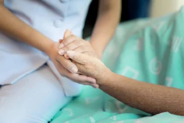 மது அருந்தி விட்டு தாக்கும் மகன் மற்றும் பேரப்பிள்ளைகள்-வயோதிப பெண் பொலிஸாரிடம் விடுத்த கோரிக்கை