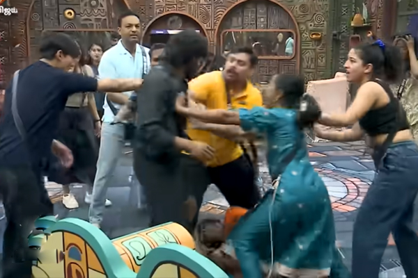 Bigg Boss 9: அடிதடியில் களேபரமாகிய பிக் பாஸ் வீடு... உள்ளே சென்ற பழைய போட்டியாளர்கள் | Tamil Bigg Boss 9 November 4Th Promos Bigg Boss 9: அடிதடியில் களேபரமாகிய பிக் பாஸ் வீடு... உள்ளே சென்ற பழைய போட்டியாளர்கள் | Tamil Bigg Boss 9 November 4Th Promos